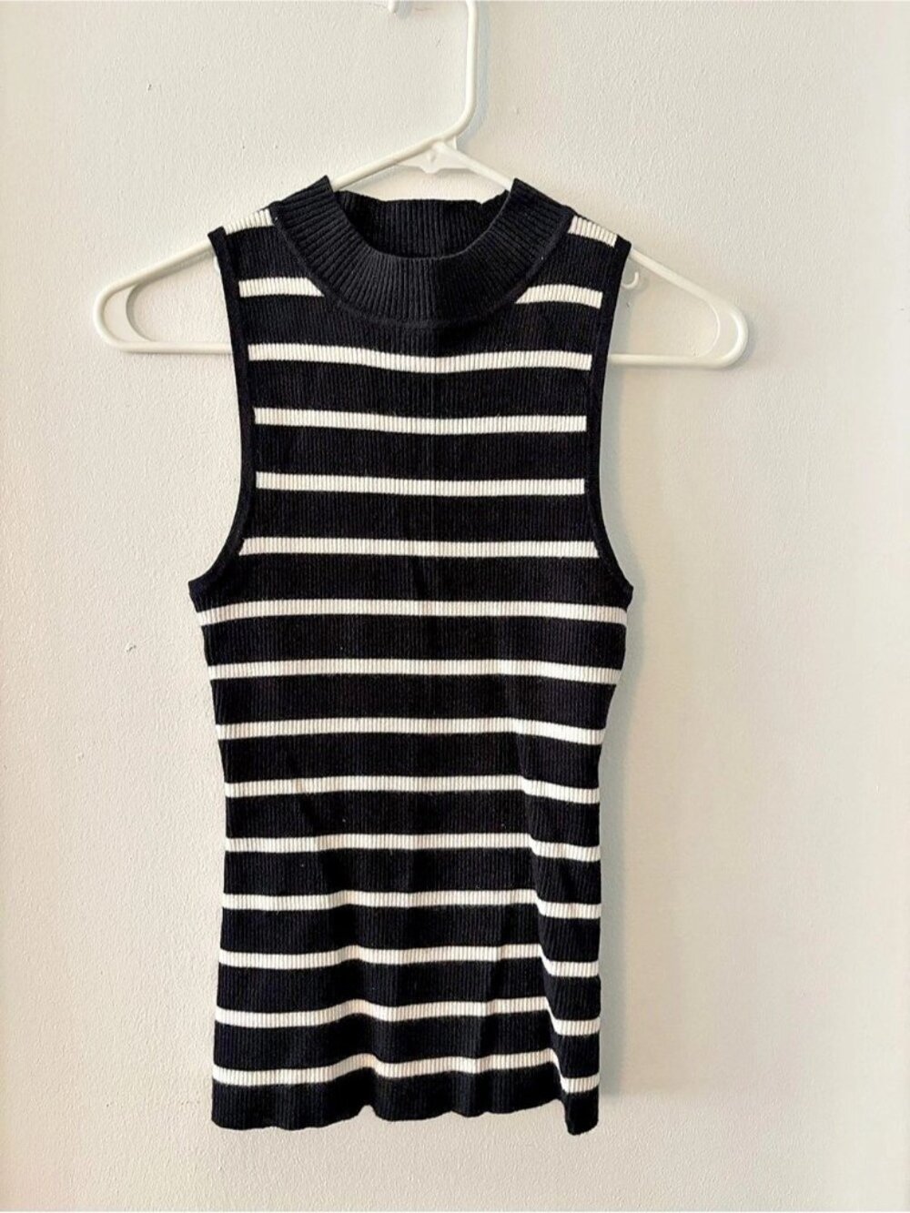 Black and White Striped Mock Neck Sleeveless Top Tank Top Medium